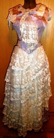 xxM432M ca 1900 Ball Dress with handmade lace